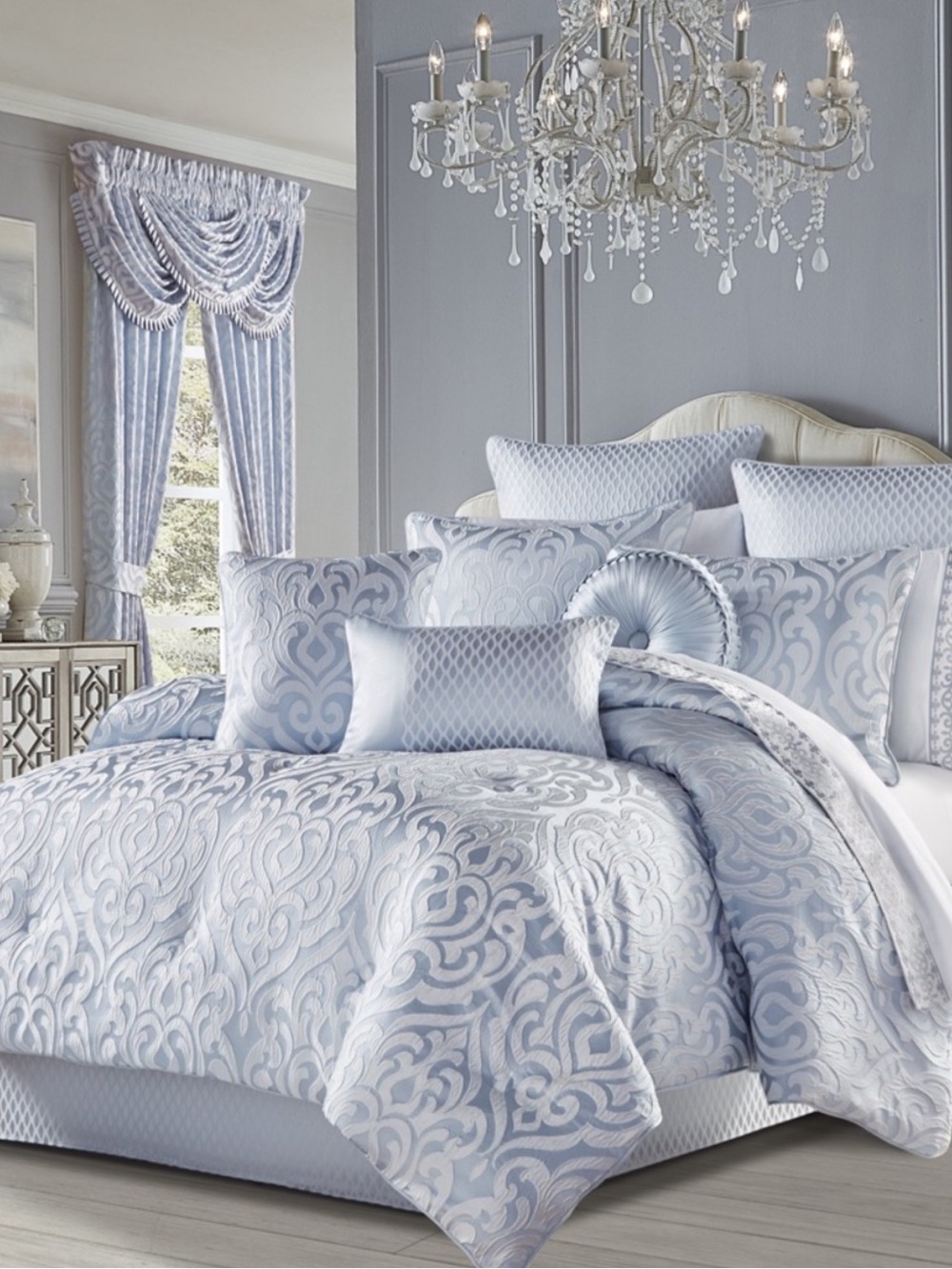 J. Queen New York Liana Comforter Set - King  NWT